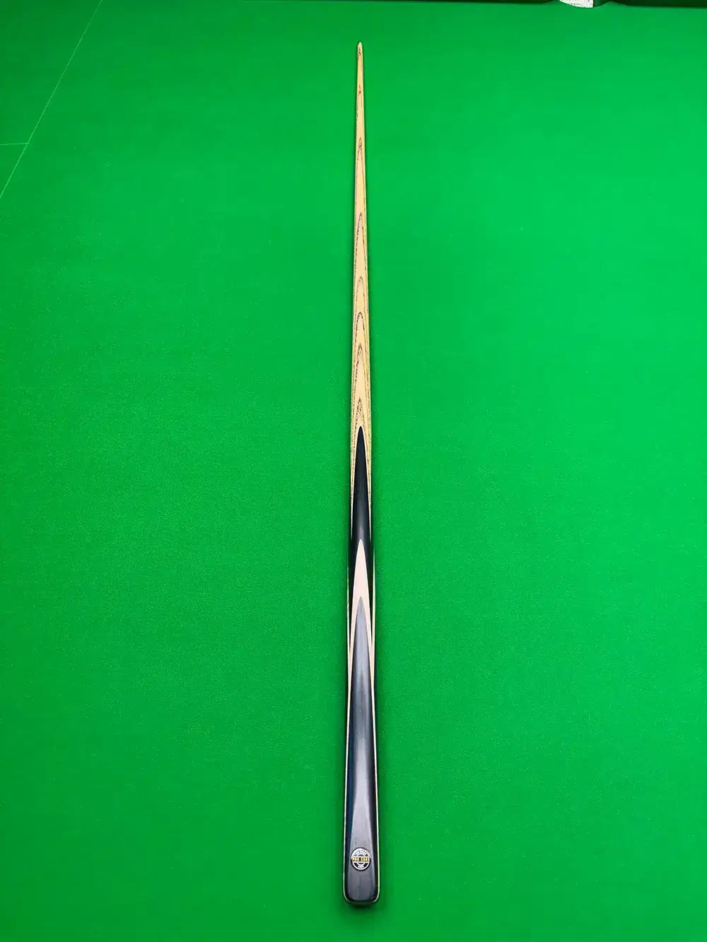 snooker cue on a snooker table