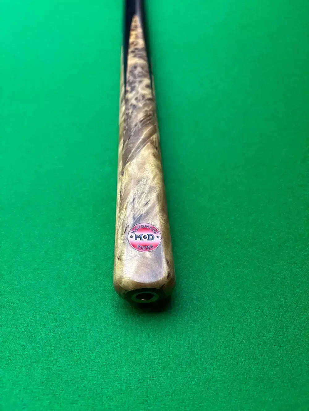 ash MOD snooker cue on a snooker table