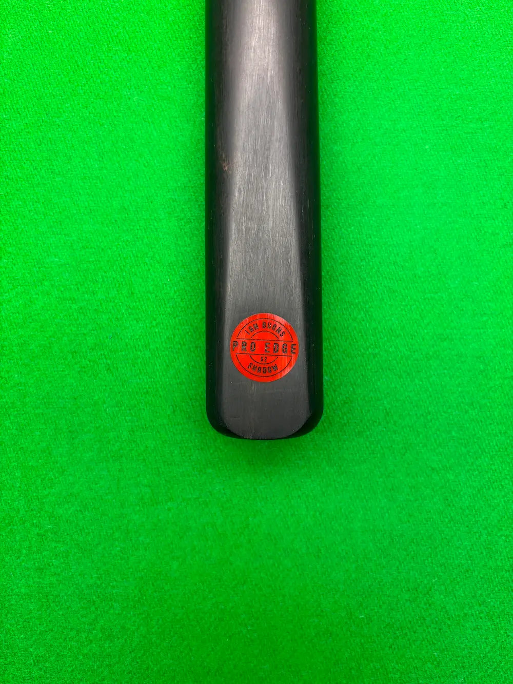 Pro edge shadow No.02 snooker cue with an ebony butt
