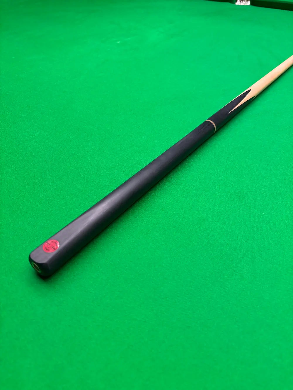 Pro edge shadow No.02 snooker cue  - 3/4 Maple with an ebony butt