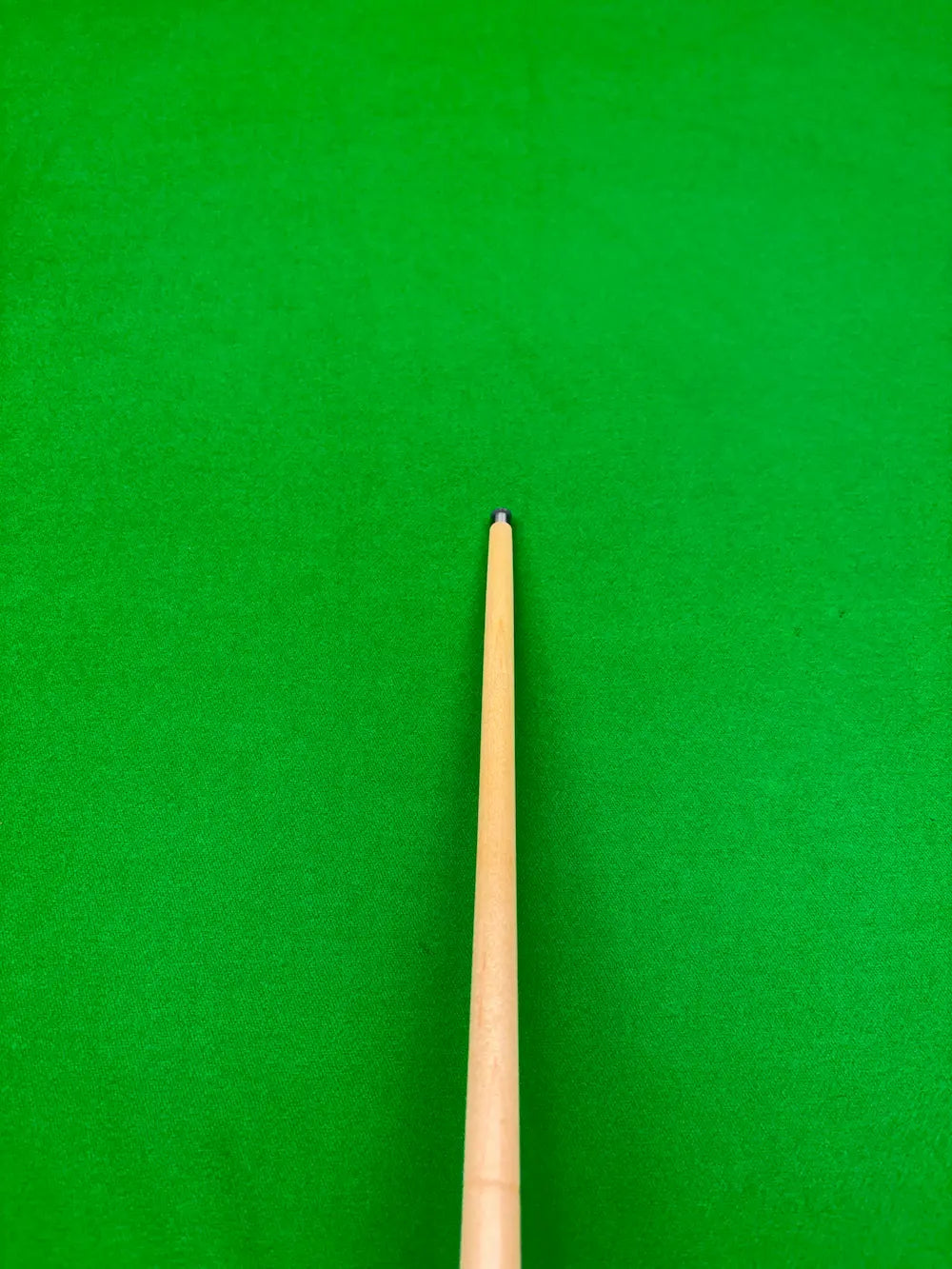 Pro edge shadow No. 01 - 1 piece maple- titanium ferrule snooker cue