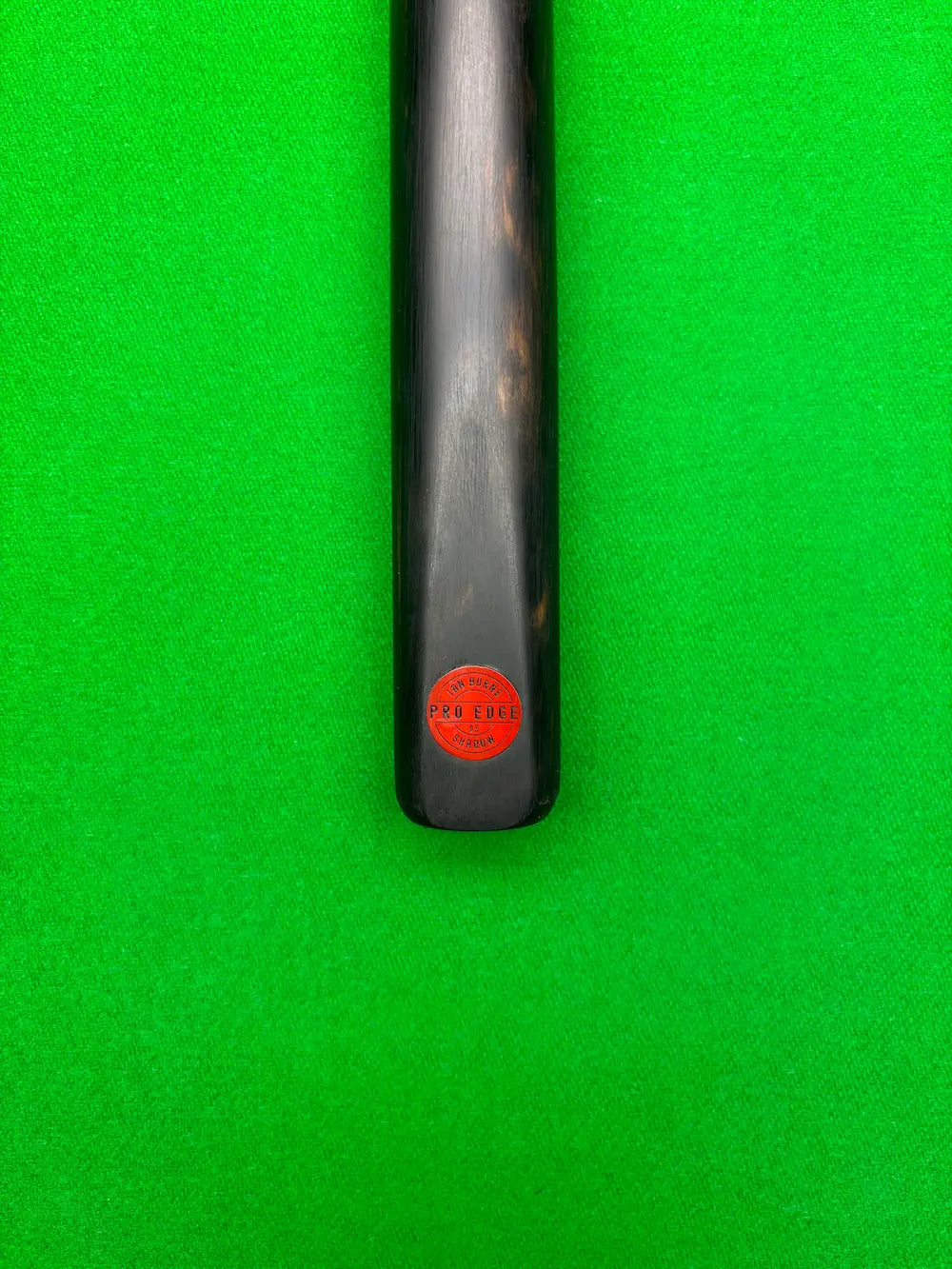 Pro edge shadow No.05 snooker cue by Ian Burns