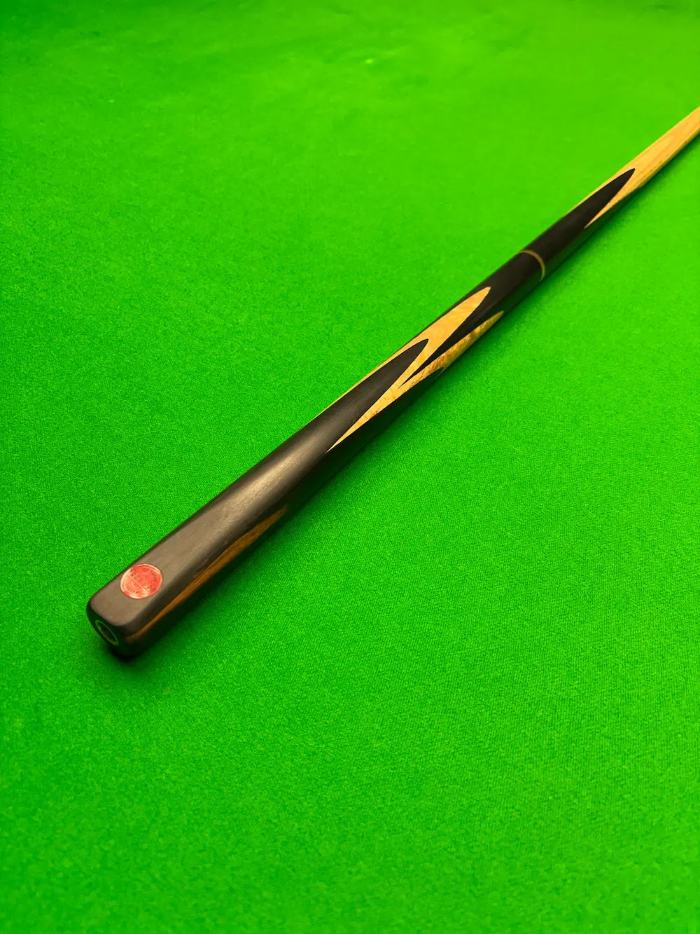 Pro edge shadow No 09 snooker cue - 3/4 ash - ebony and crape myrtle butt