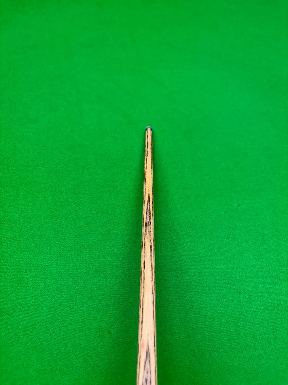 Pro edge shadow No.12 - 1 piece ash snooker cue