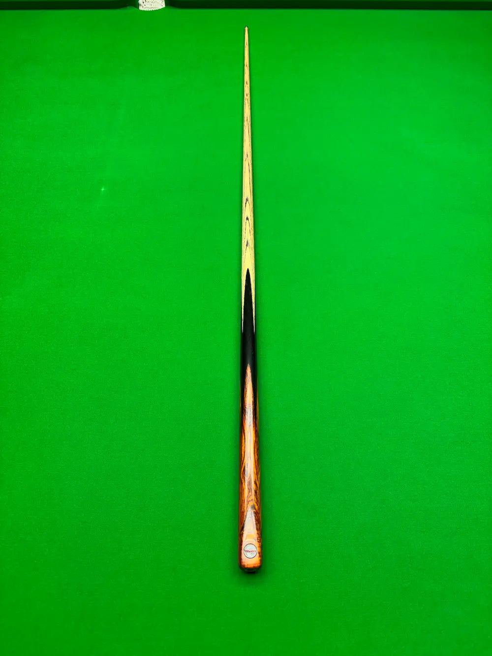 Pro Edge Apollo 02 snooker cue - 1 piece ash - titanium ferrule - ebony and Cocobolo butt