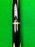 a closeup of a Snooker cue by pro edge snooker