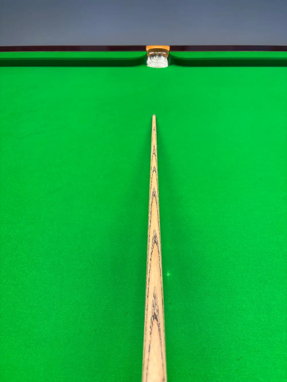 ash snooker cue with a titanium ferrule by pro edge snooker and pro snooker player ian burns