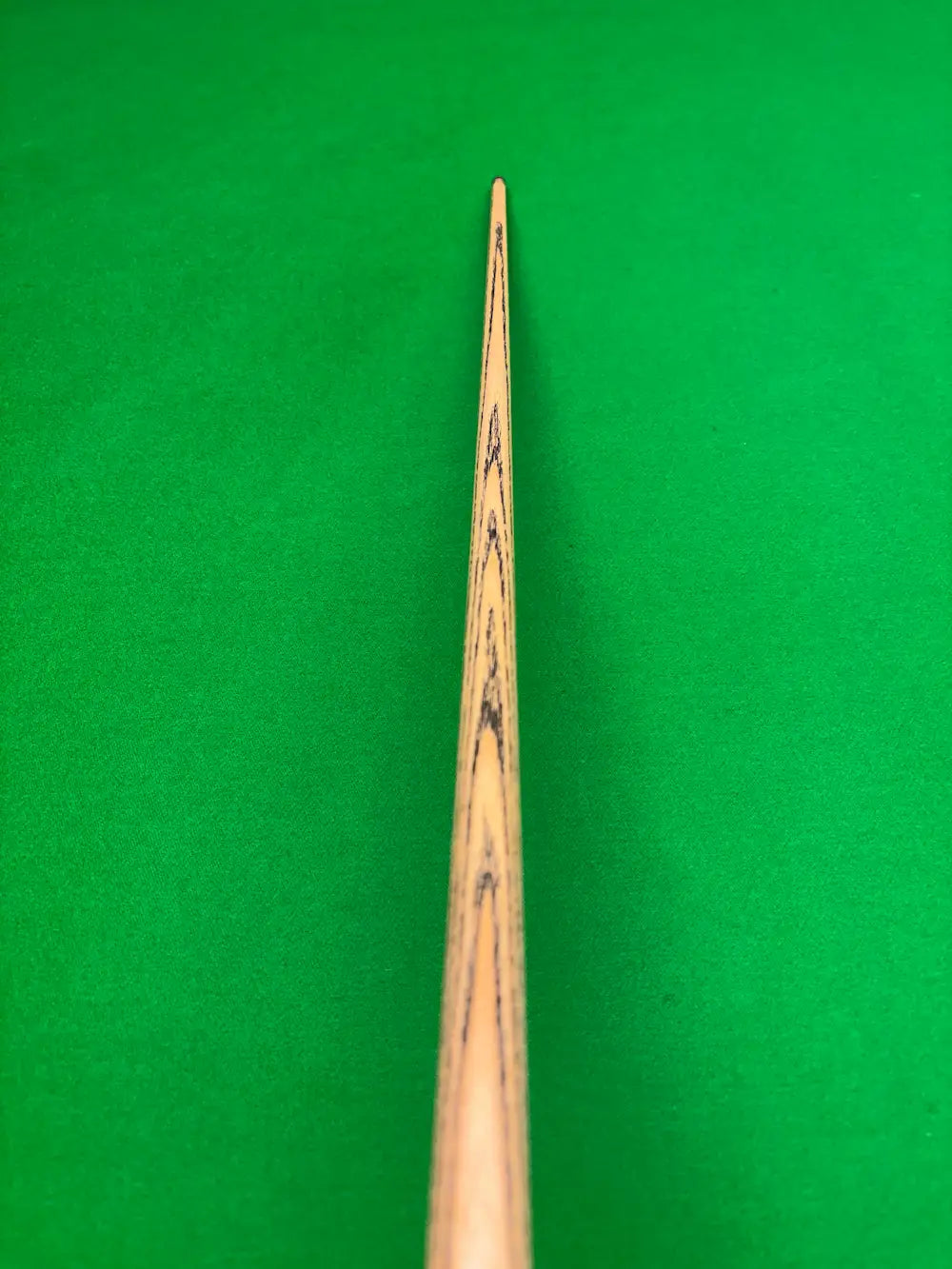 Ash cue - 1 piece - brass ferrule - pro edge snooker