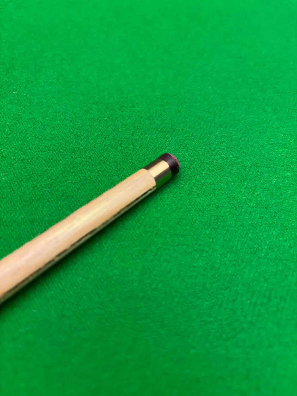 Ash cue - 1 piece - brass ferrule -- pro edge snooker cue
